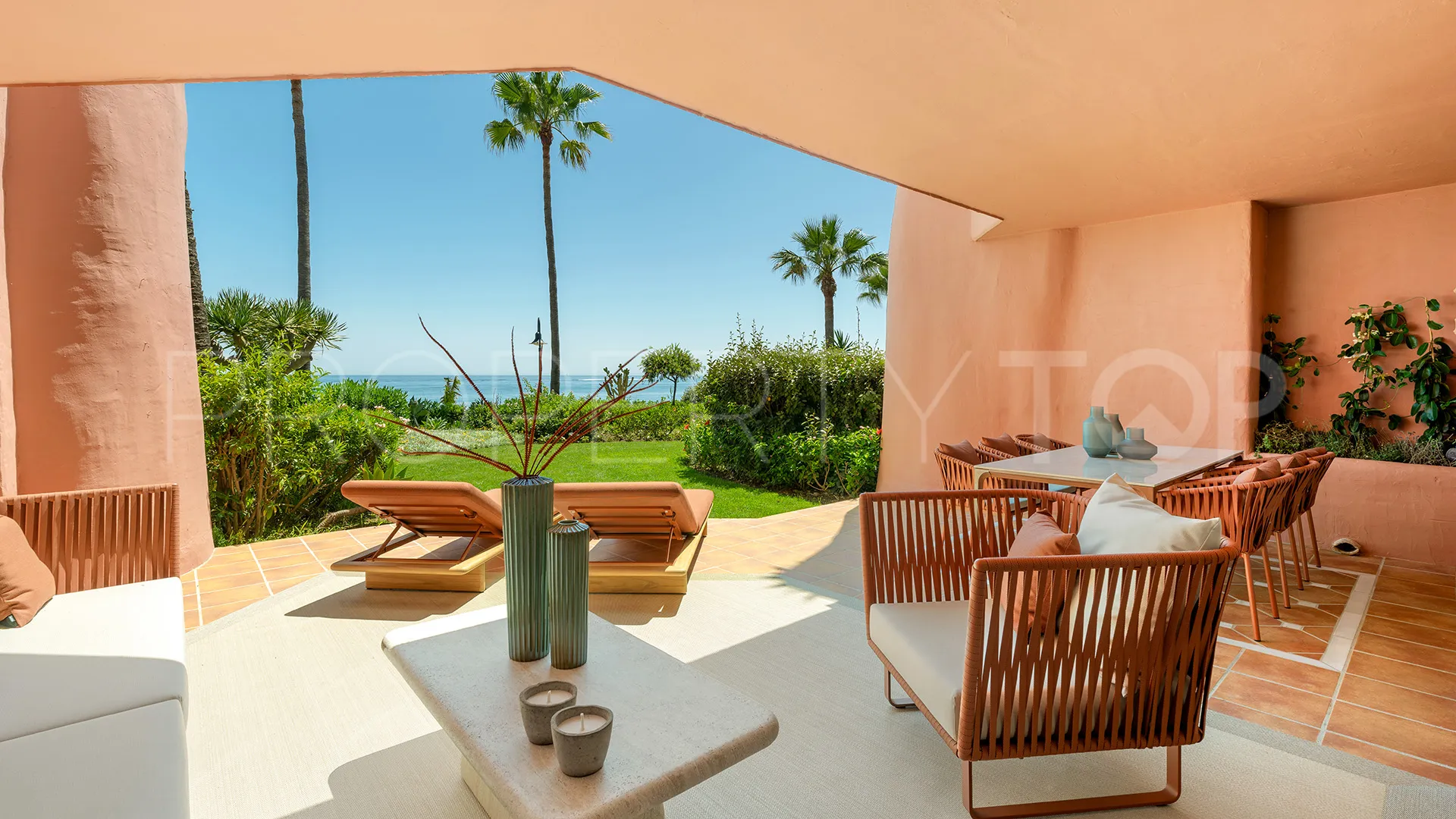 Apartamento planta baja en venta en Menara Beach