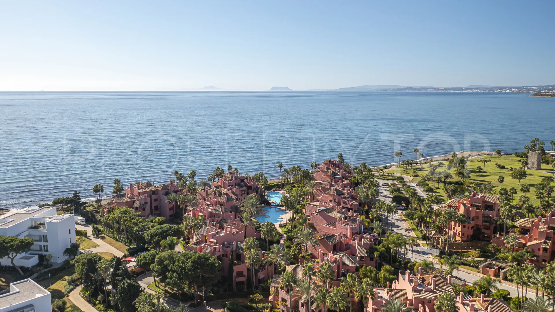 Apartamento planta baja en venta en Menara Beach