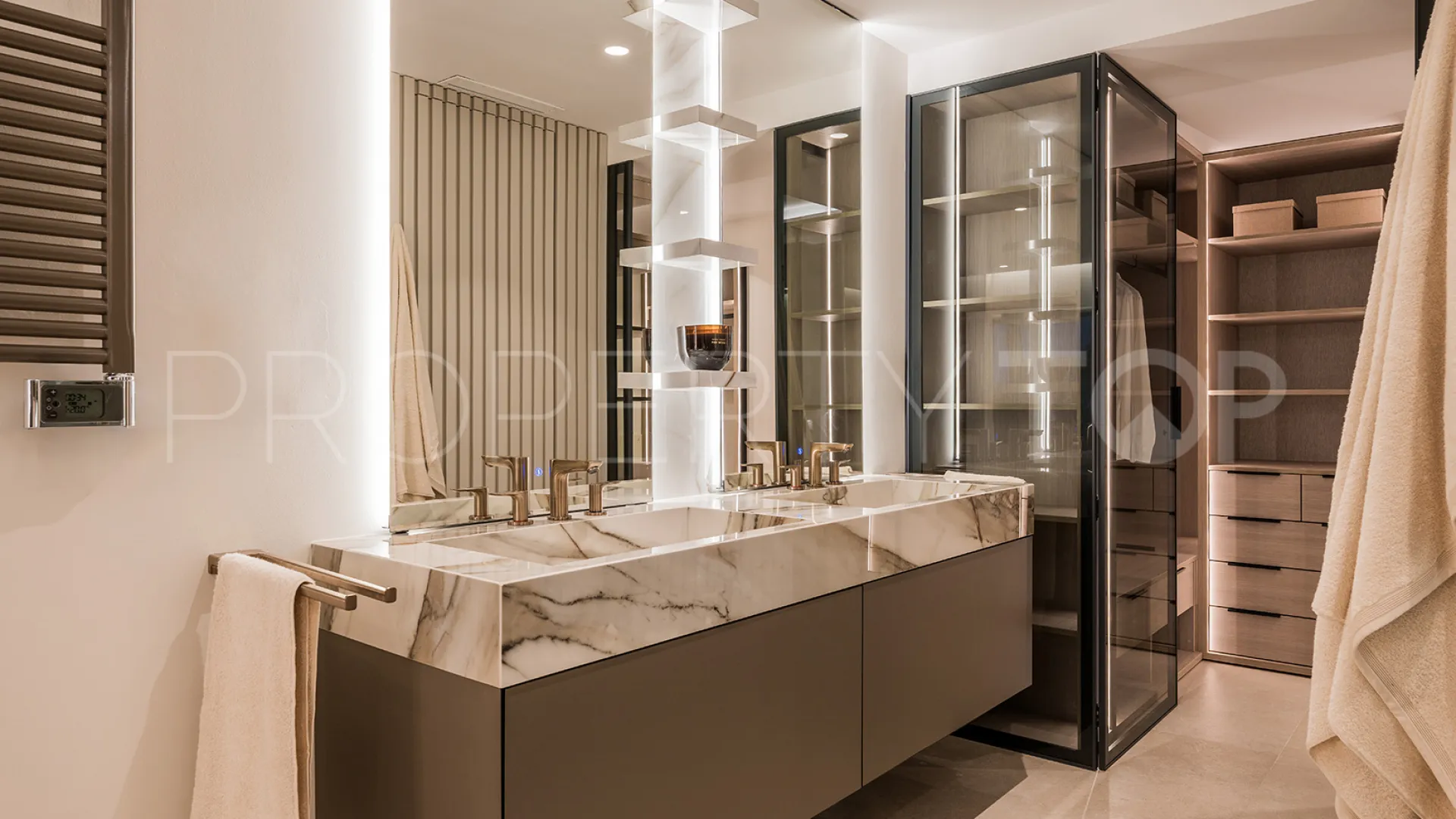 Apartamento planta baja en venta en Menara Beach