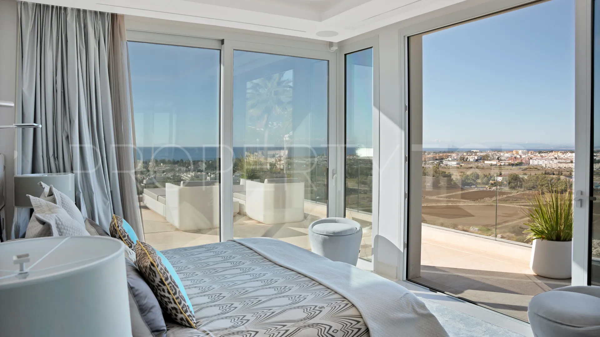 Comprar villa en Nueva Andalucia de 5 dormitorios