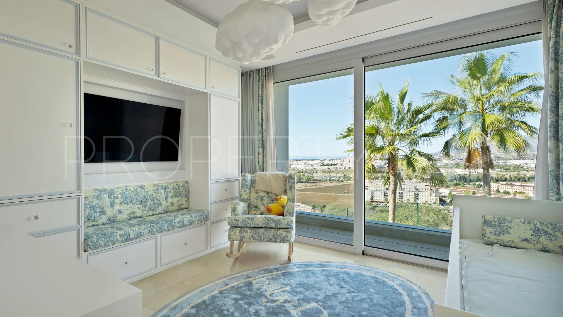 Comprar villa en Nueva Andalucia de 5 dormitorios