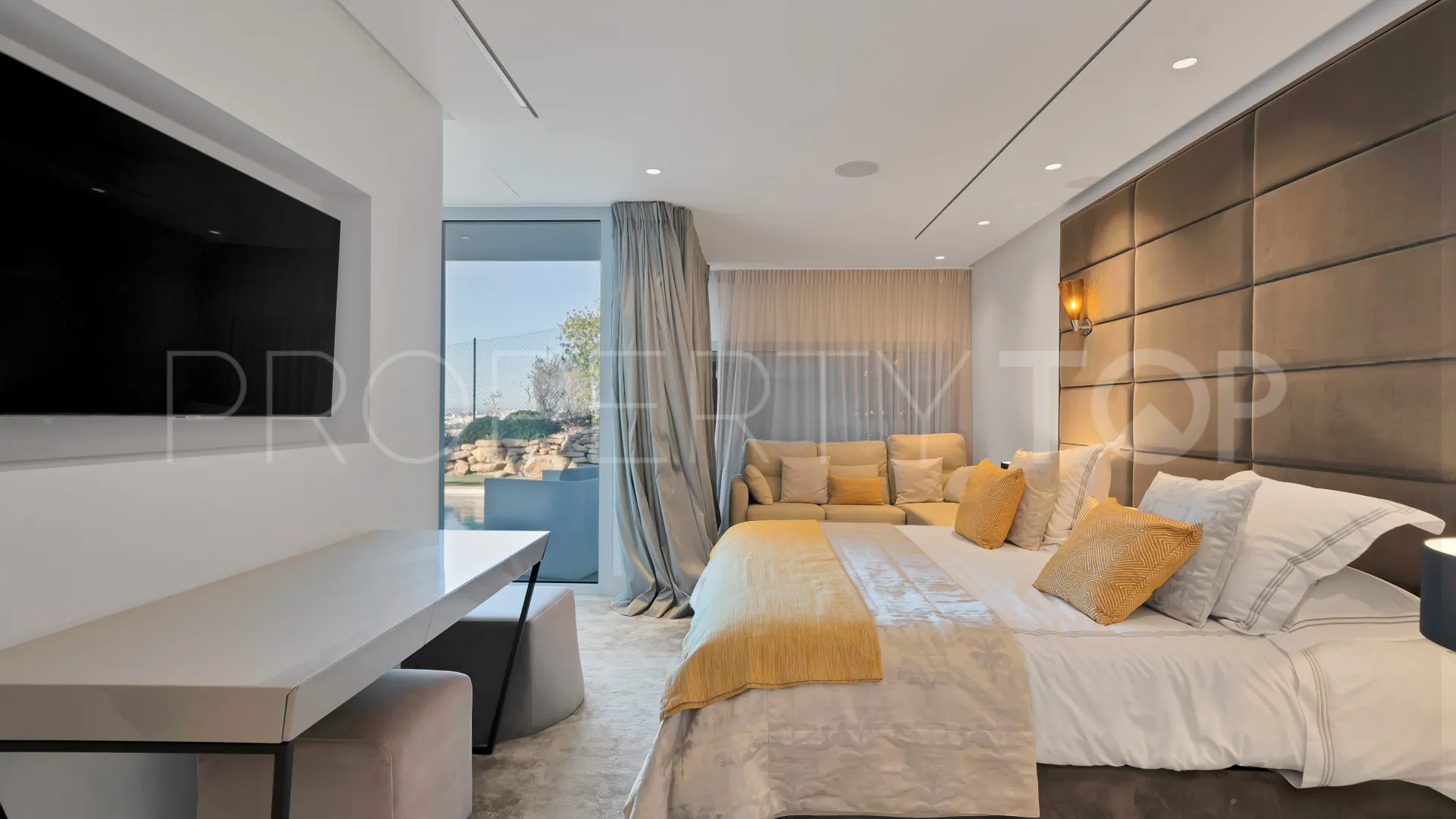 Comprar villa en Nueva Andalucia de 5 dormitorios