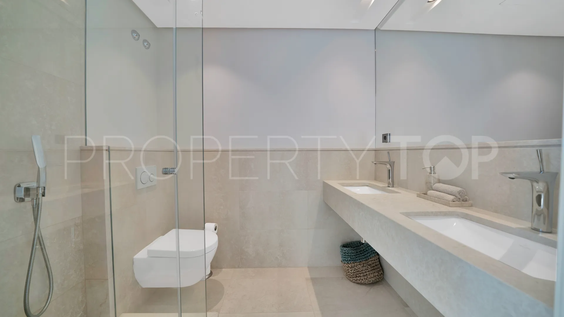 Comprar villa en Nueva Andalucia de 5 dormitorios