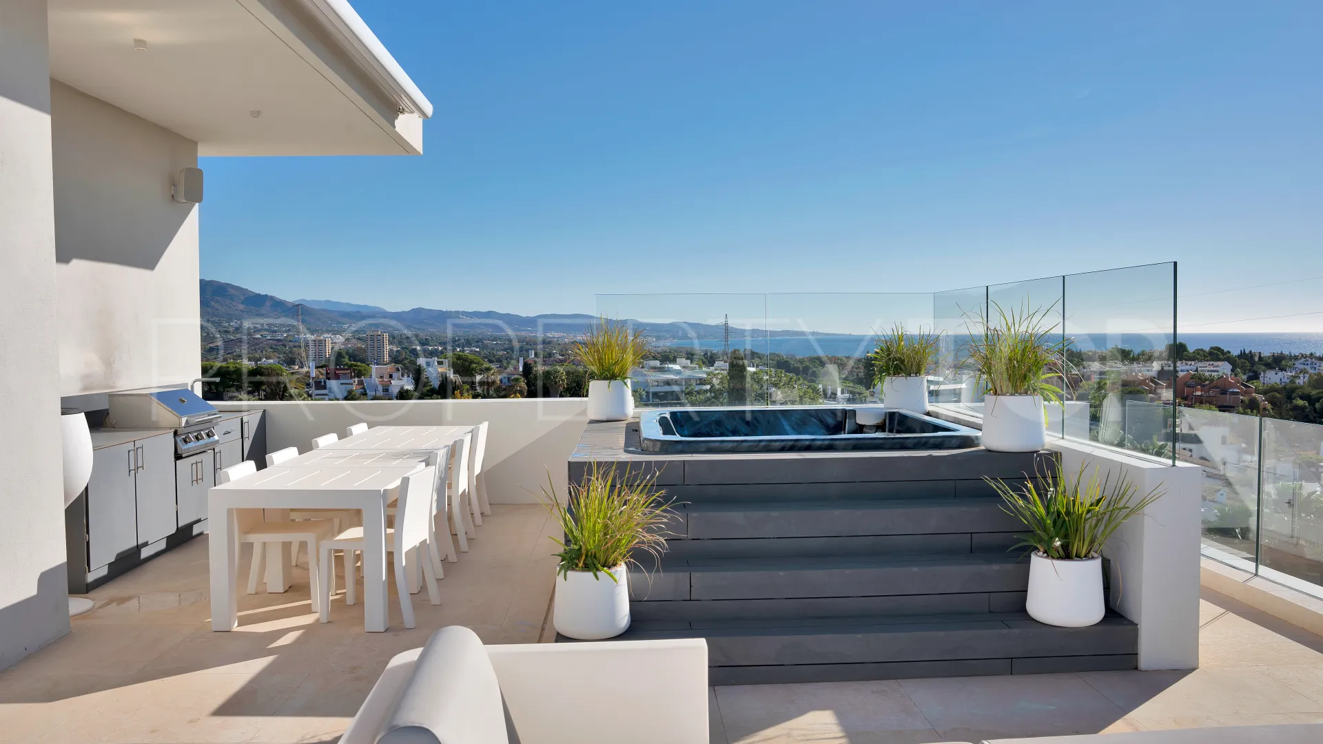 Comprar villa en Nueva Andalucia de 5 dormitorios