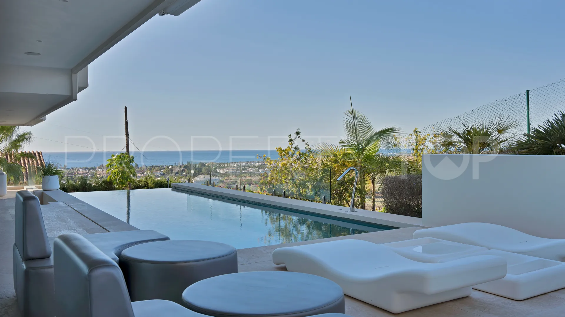 Comprar villa en Nueva Andalucia de 5 dormitorios