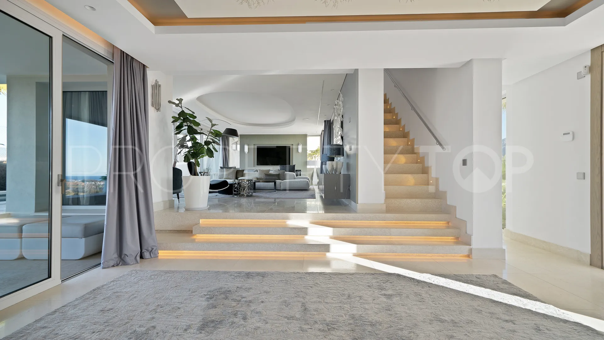 Comprar villa en Nueva Andalucia de 5 dormitorios