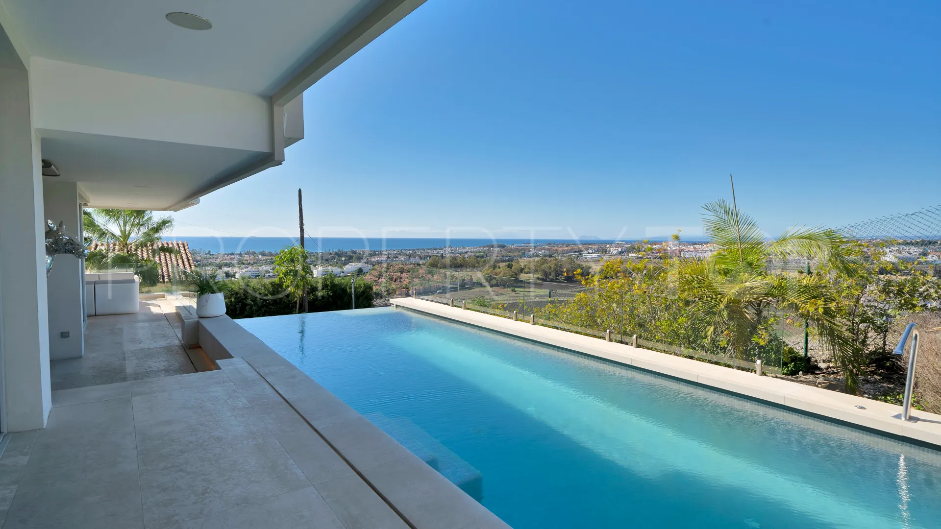 Comprar villa en Nueva Andalucia de 5 dormitorios