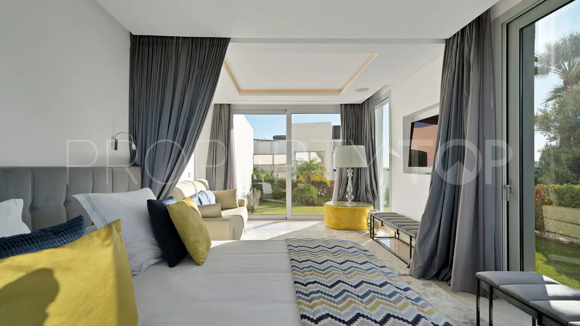 Comprar villa en Nueva Andalucia de 5 dormitorios