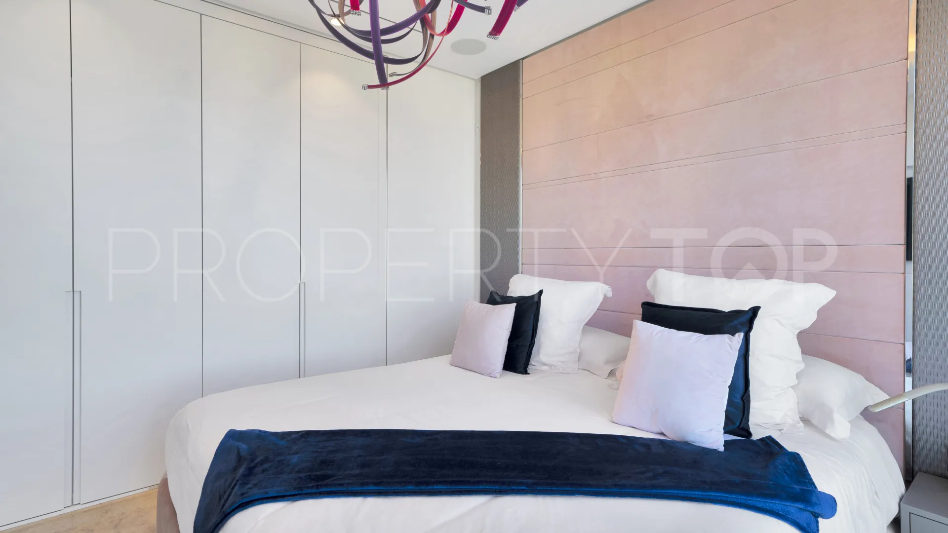 Comprar villa en Nueva Andalucia de 5 dormitorios