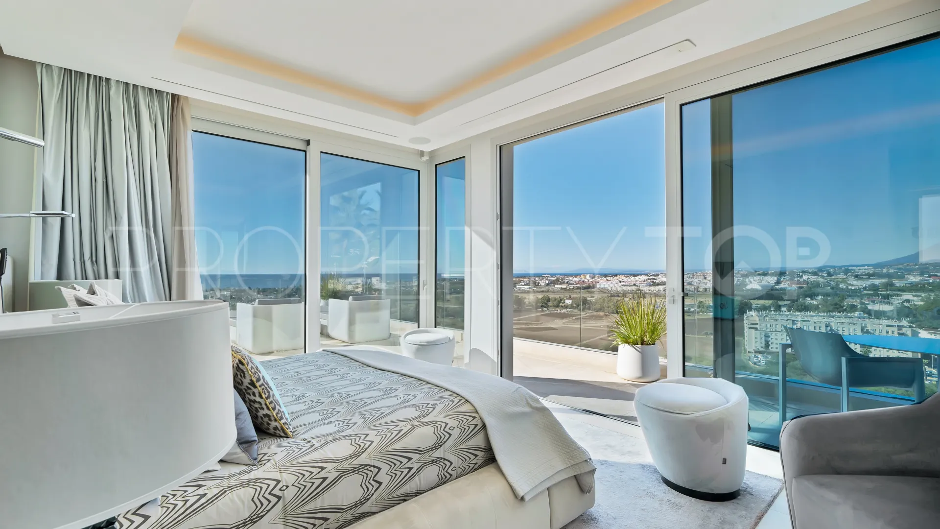 Comprar villa en Nueva Andalucia de 5 dormitorios