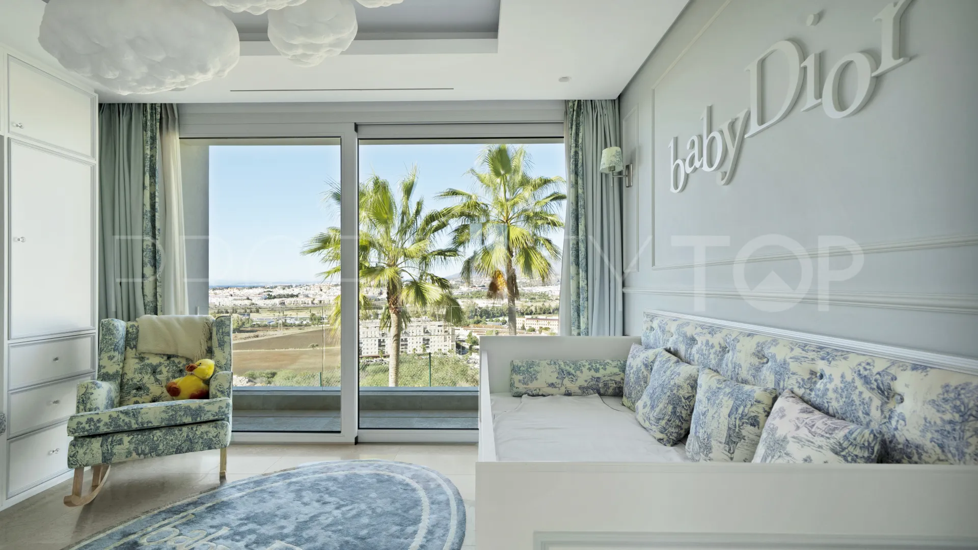Comprar villa en Nueva Andalucia de 5 dormitorios