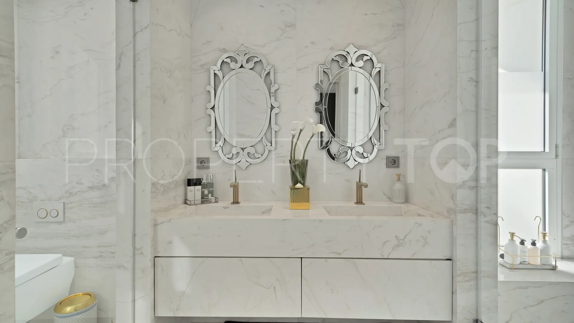 Comprar villa en Nueva Andalucia de 5 dormitorios