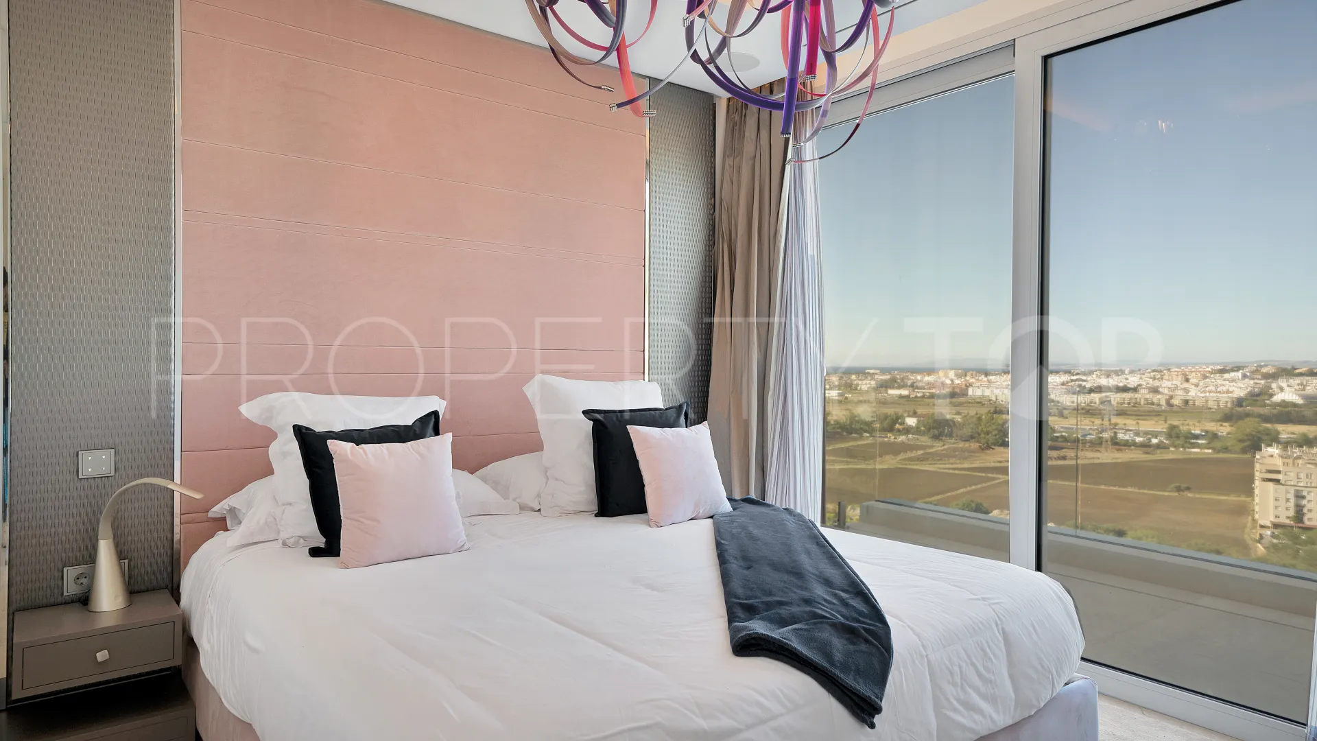 Comprar villa en Nueva Andalucia de 5 dormitorios