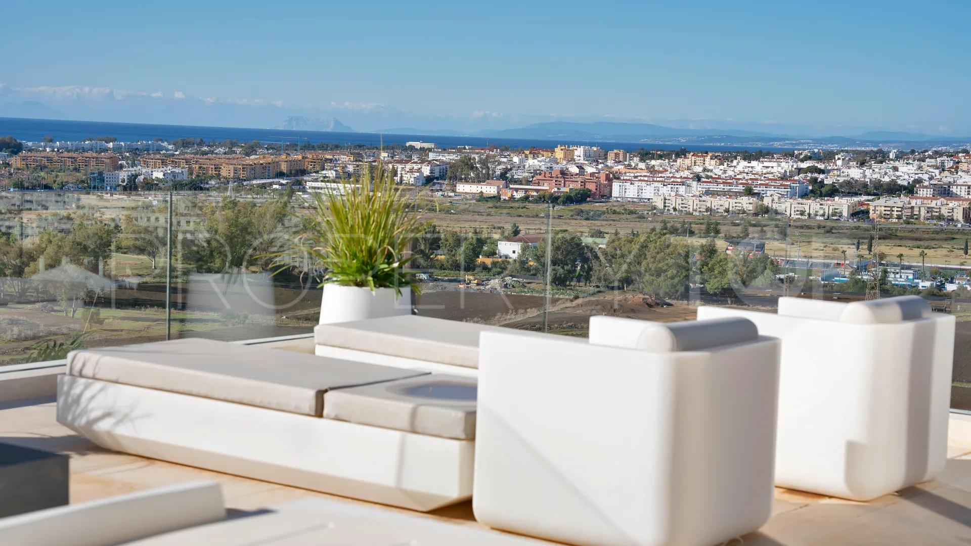 Comprar villa en Nueva Andalucia de 5 dormitorios