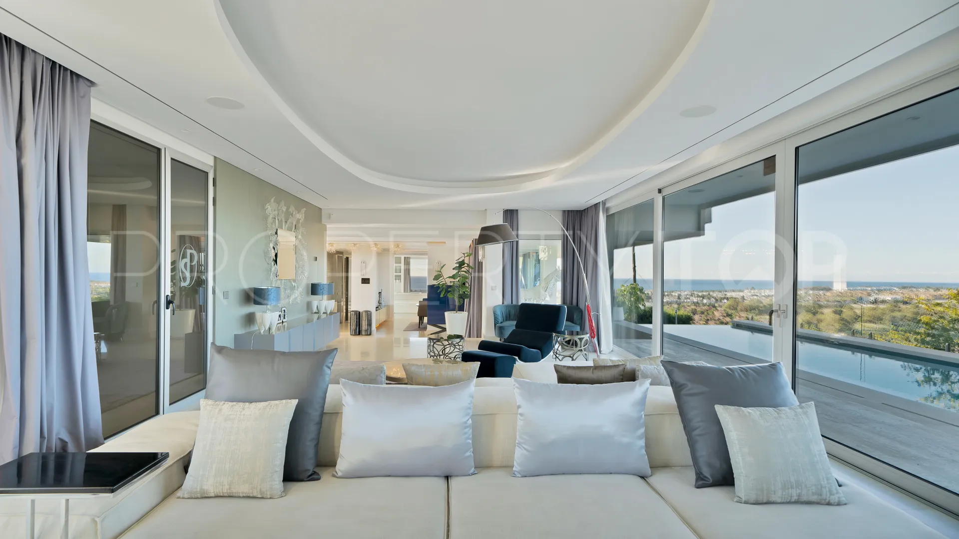 Comprar villa en Nueva Andalucia de 5 dormitorios