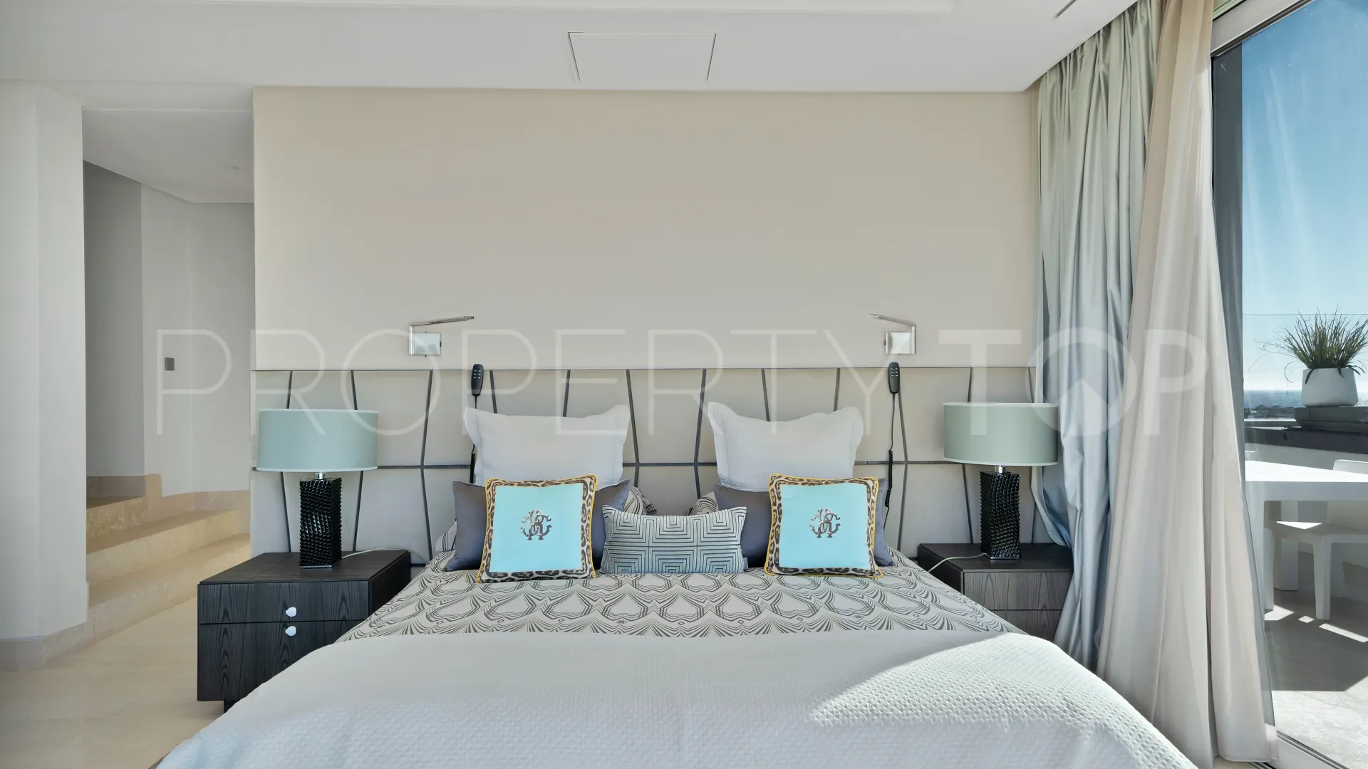 Comprar villa en Nueva Andalucia de 5 dormitorios