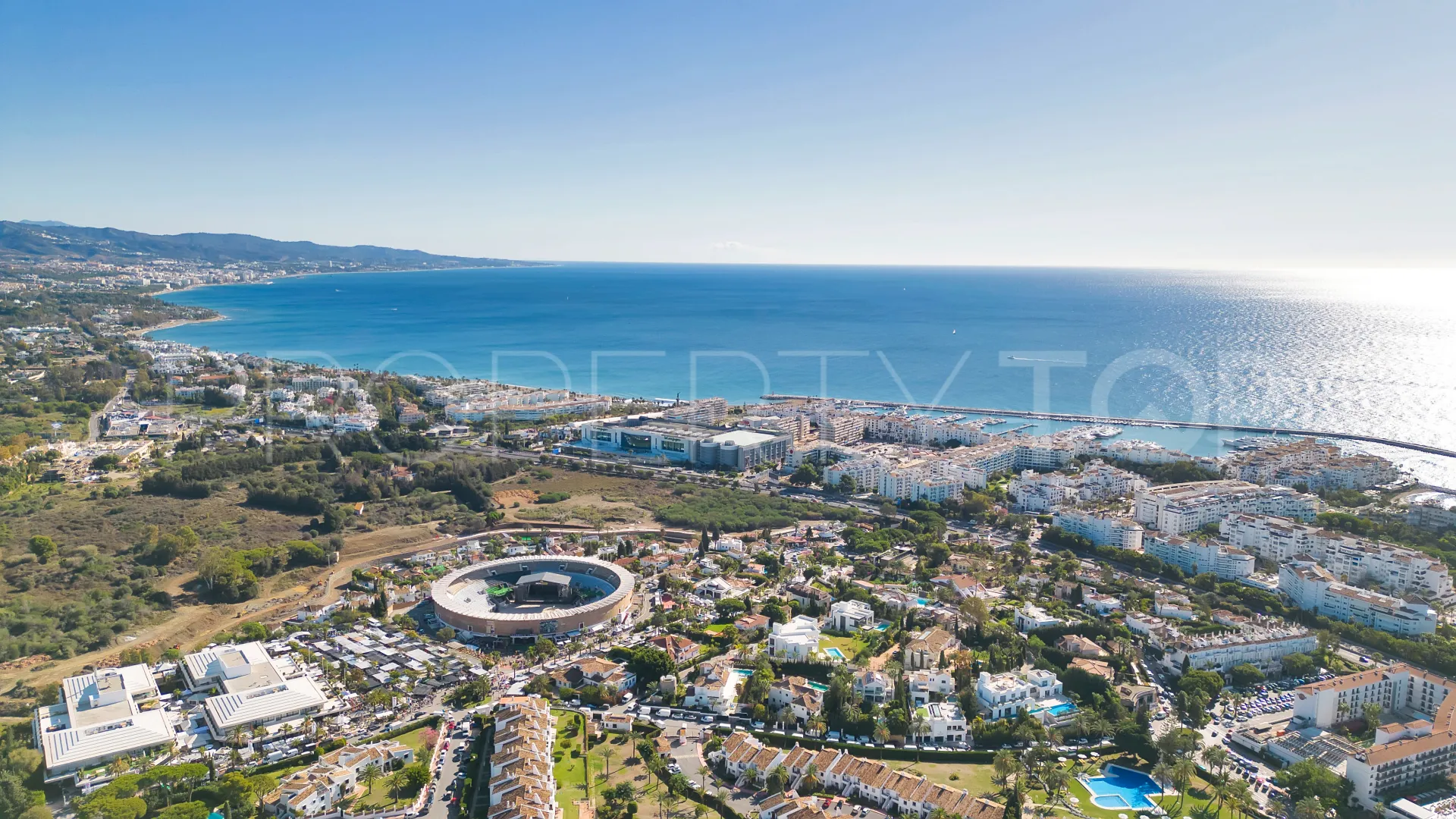 Comprar villa en Nueva Andalucia de 5 dormitorios