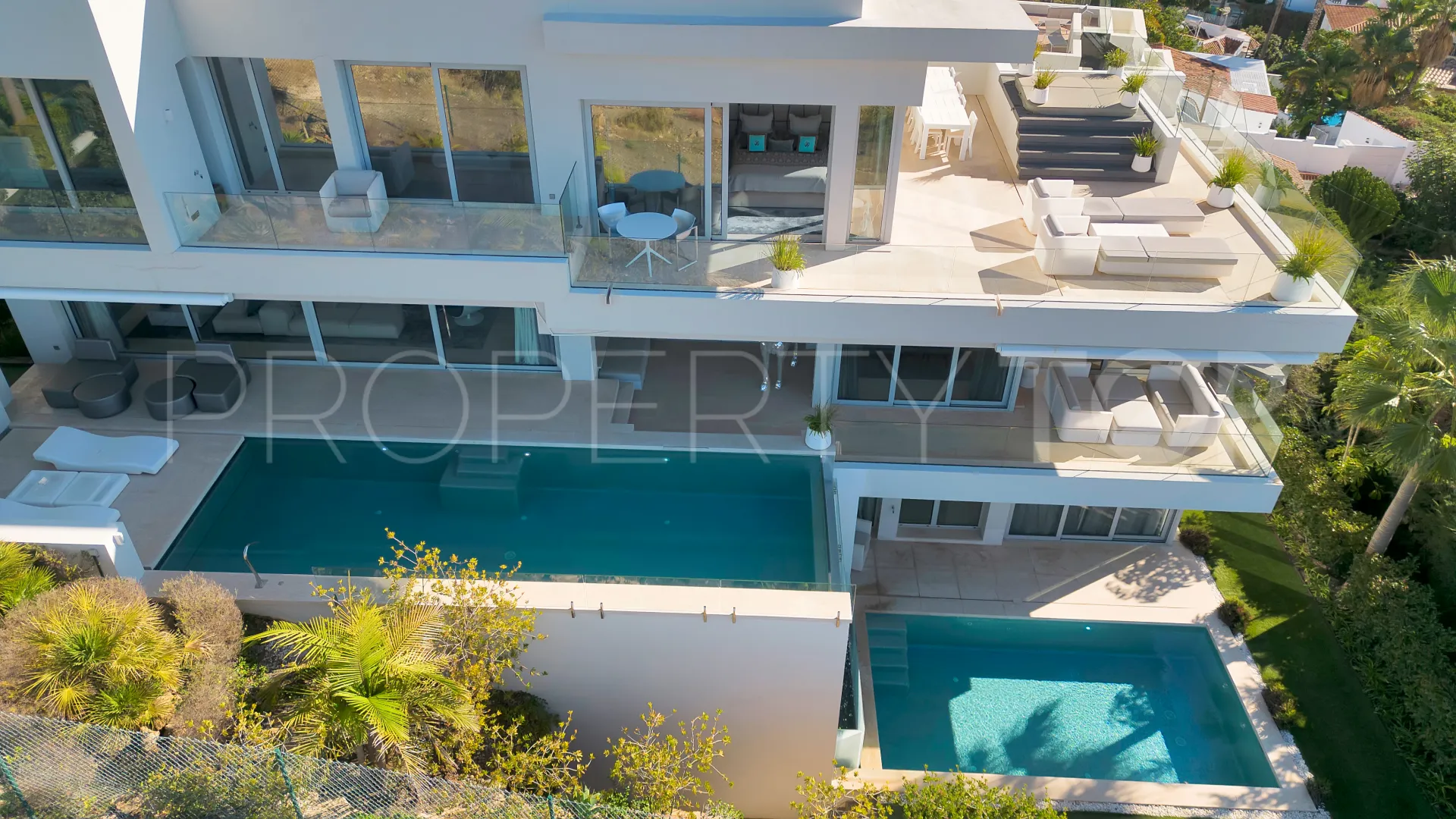 Comprar villa en Nueva Andalucia de 5 dormitorios