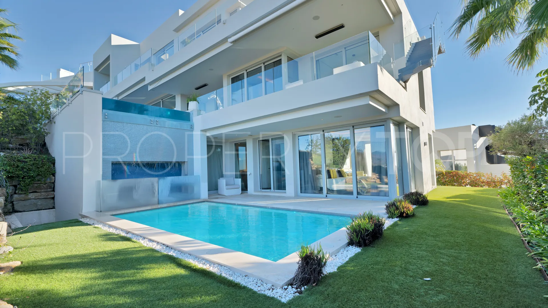 Comprar villa en Nueva Andalucia de 5 dormitorios