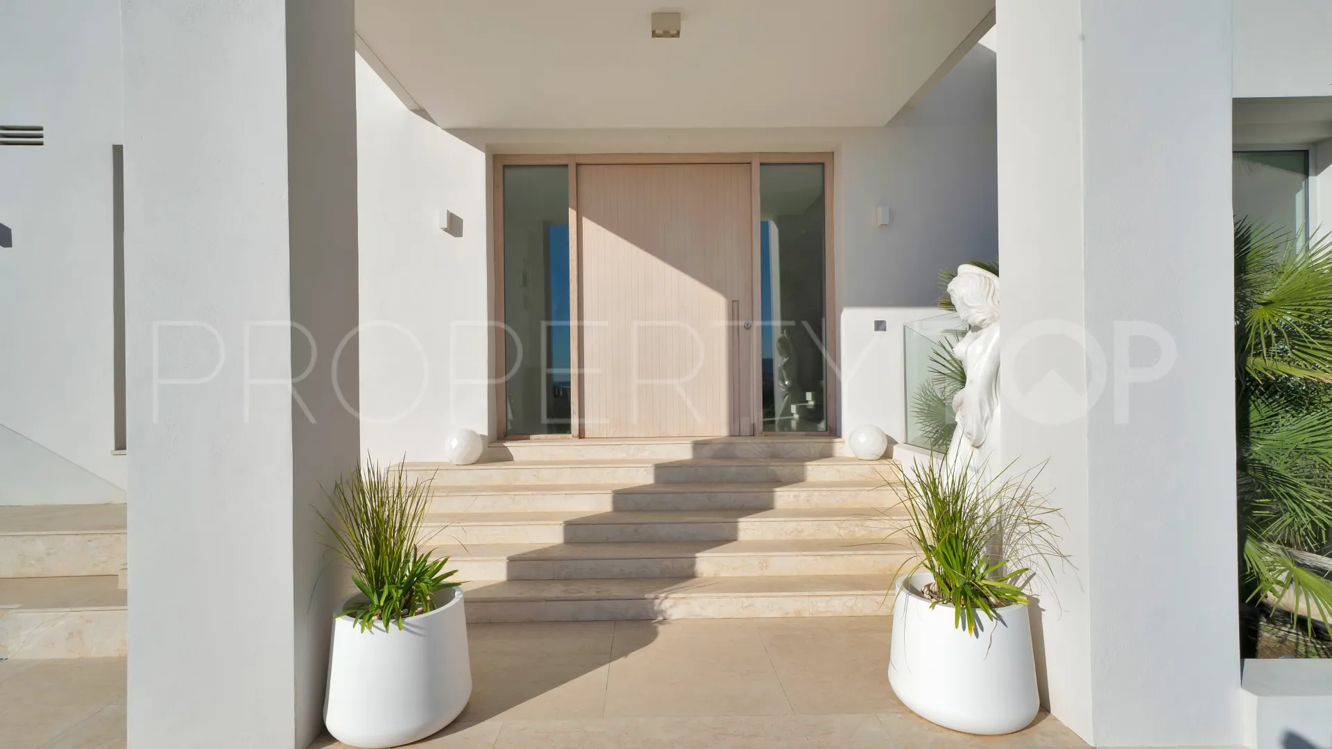 Comprar villa en Nueva Andalucia de 5 dormitorios