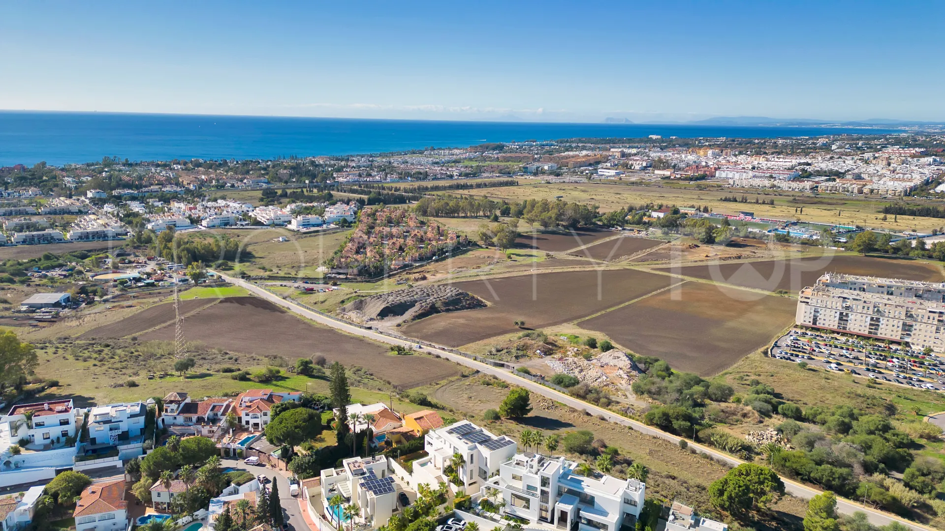 Comprar villa en Nueva Andalucia de 5 dormitorios