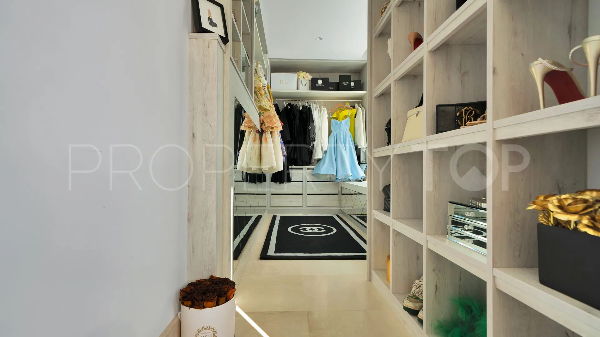 Comprar villa en Nueva Andalucia de 5 dormitorios