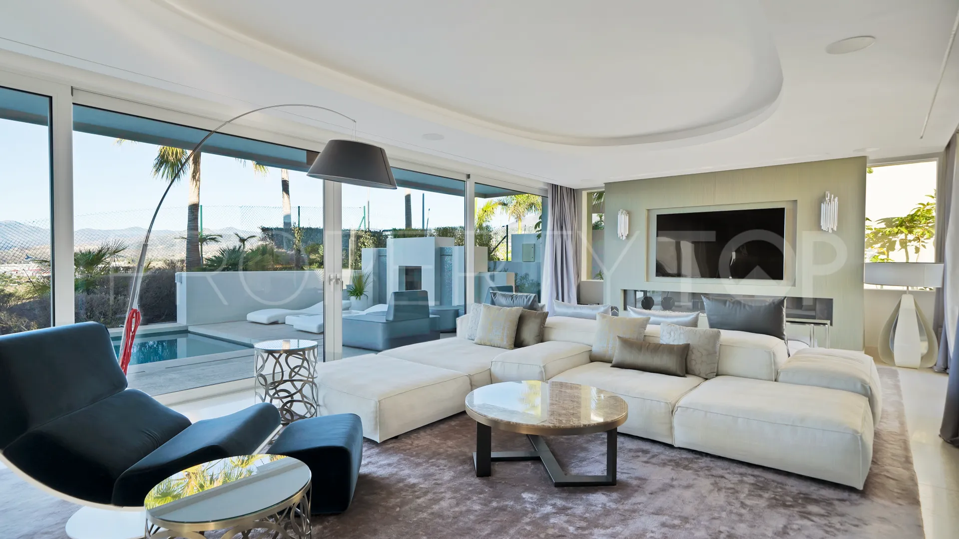 Comprar villa en Nueva Andalucia de 5 dormitorios