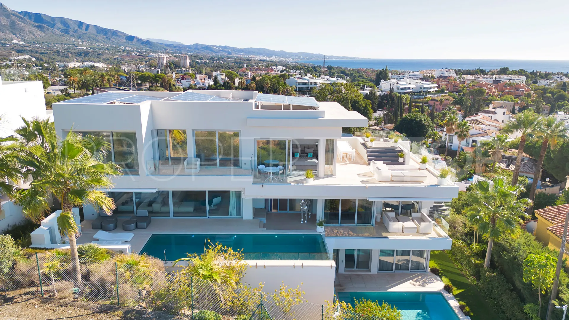 Comprar villa en Nueva Andalucia de 5 dormitorios