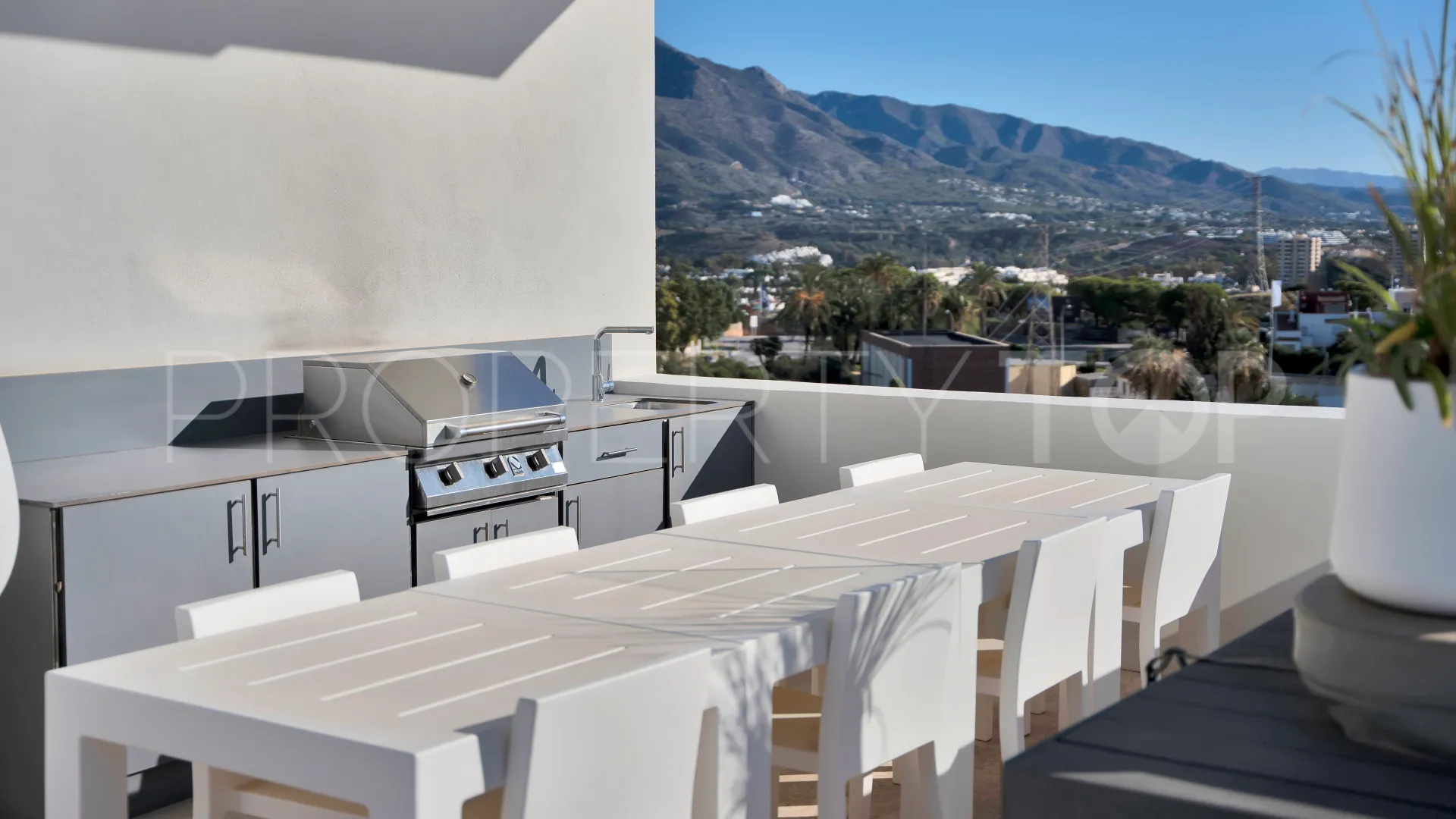 Comprar villa en Nueva Andalucia de 5 dormitorios