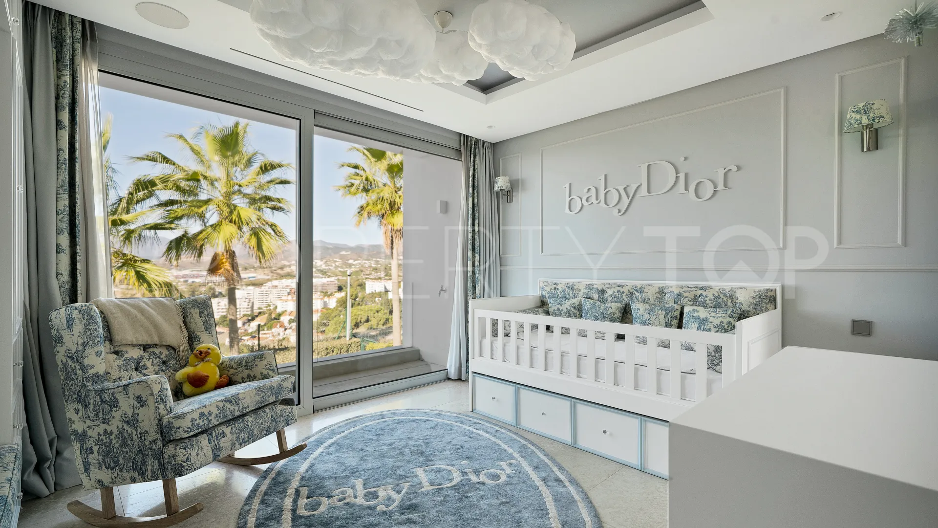 Comprar villa en Nueva Andalucia de 5 dormitorios