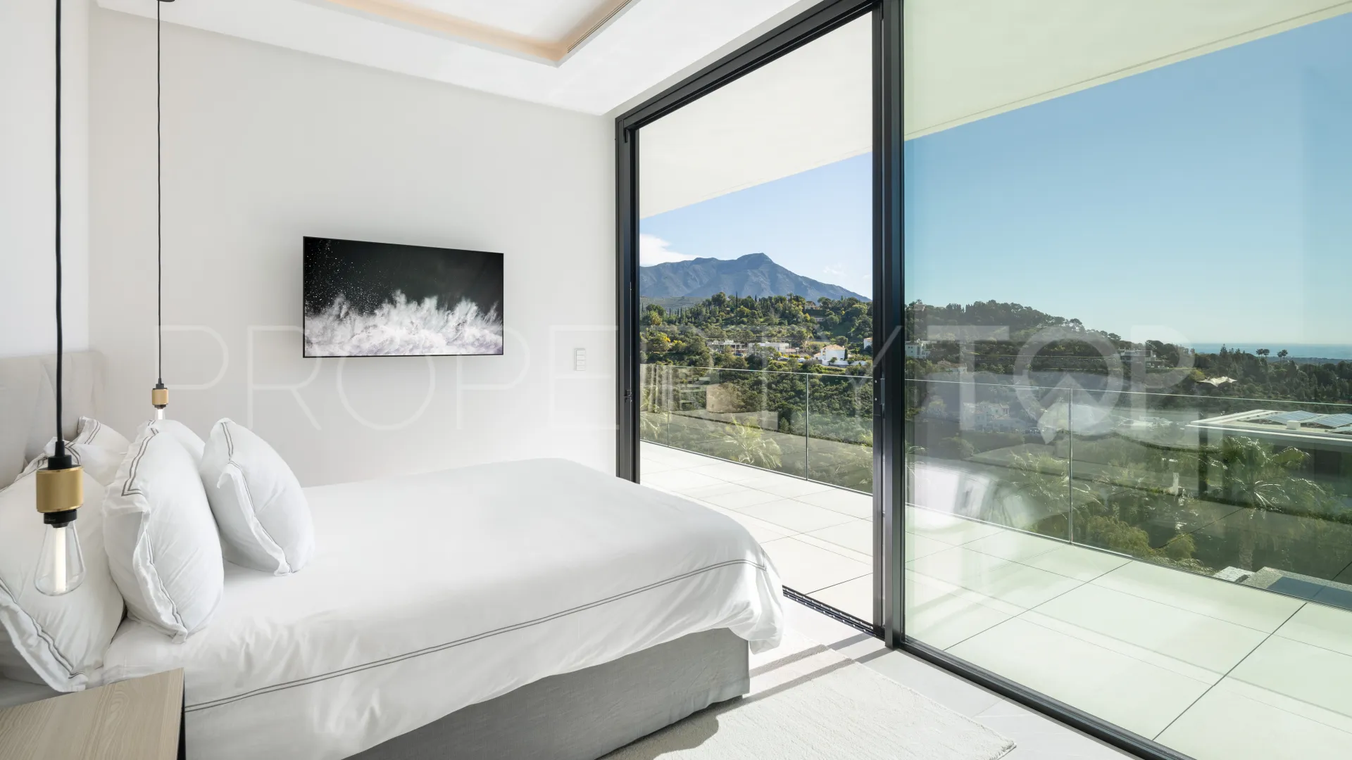 8 bedrooms villa for sale in El Madroñal