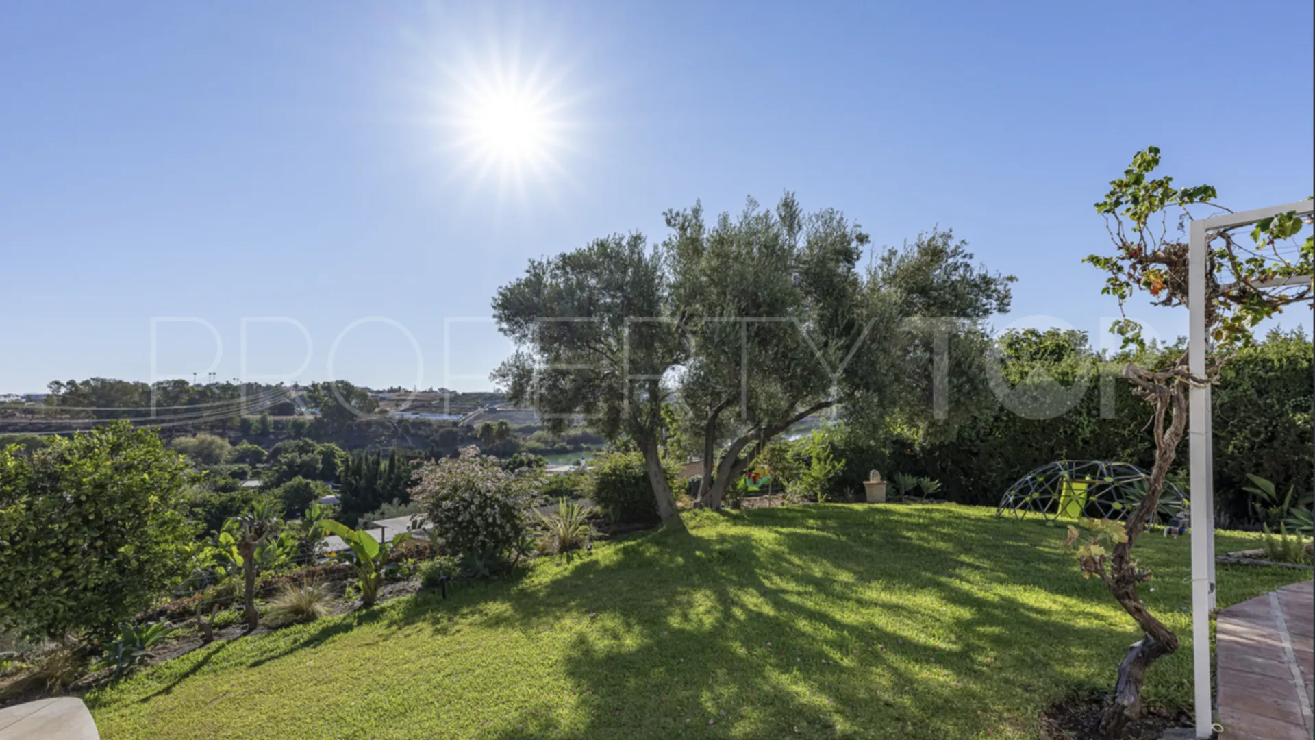 Villa en venta en Guadalmina Alta