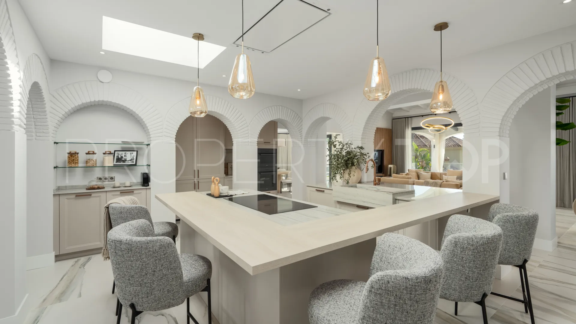 Villa for sale in Altos Reales