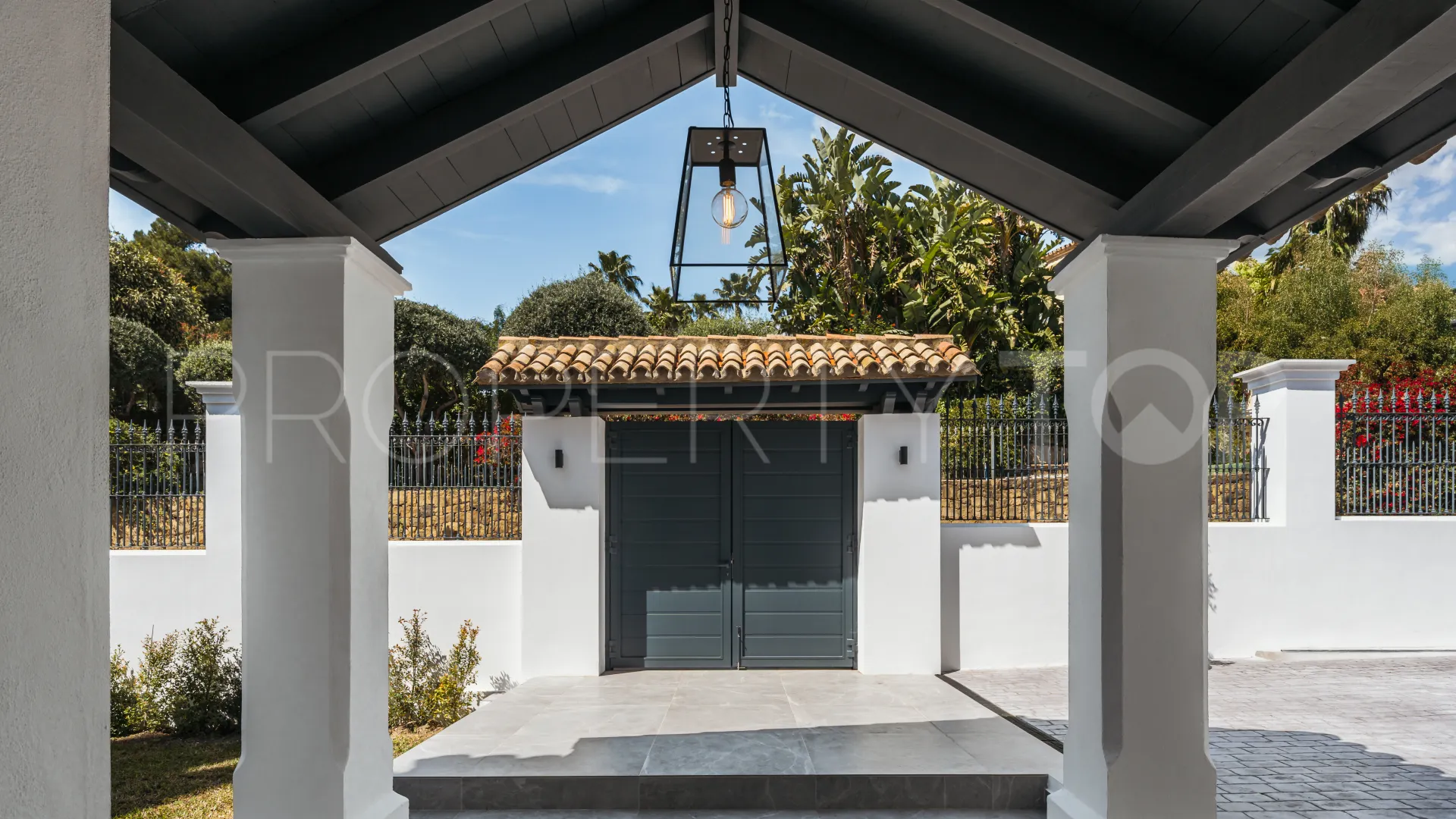 Villa for sale in Altos Reales