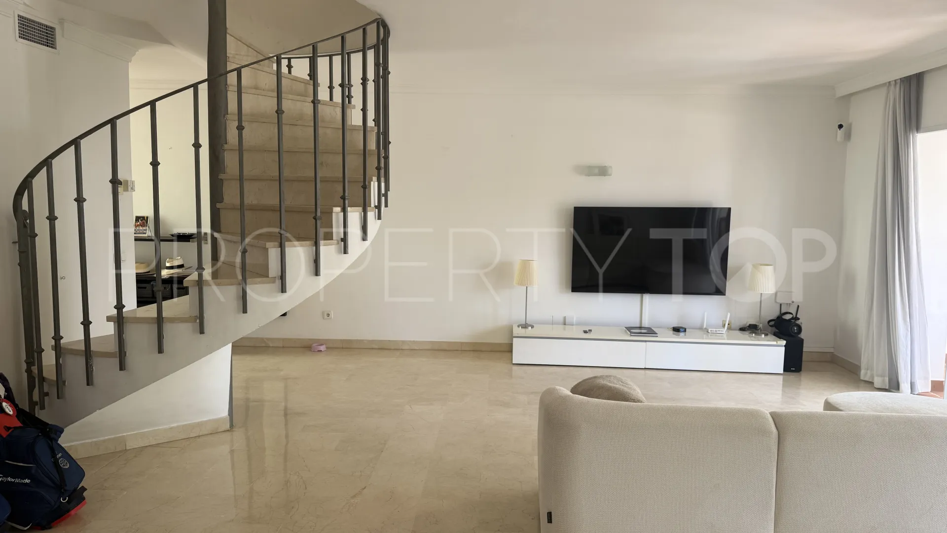 For sale duplex penthouse in Aloha Gardens