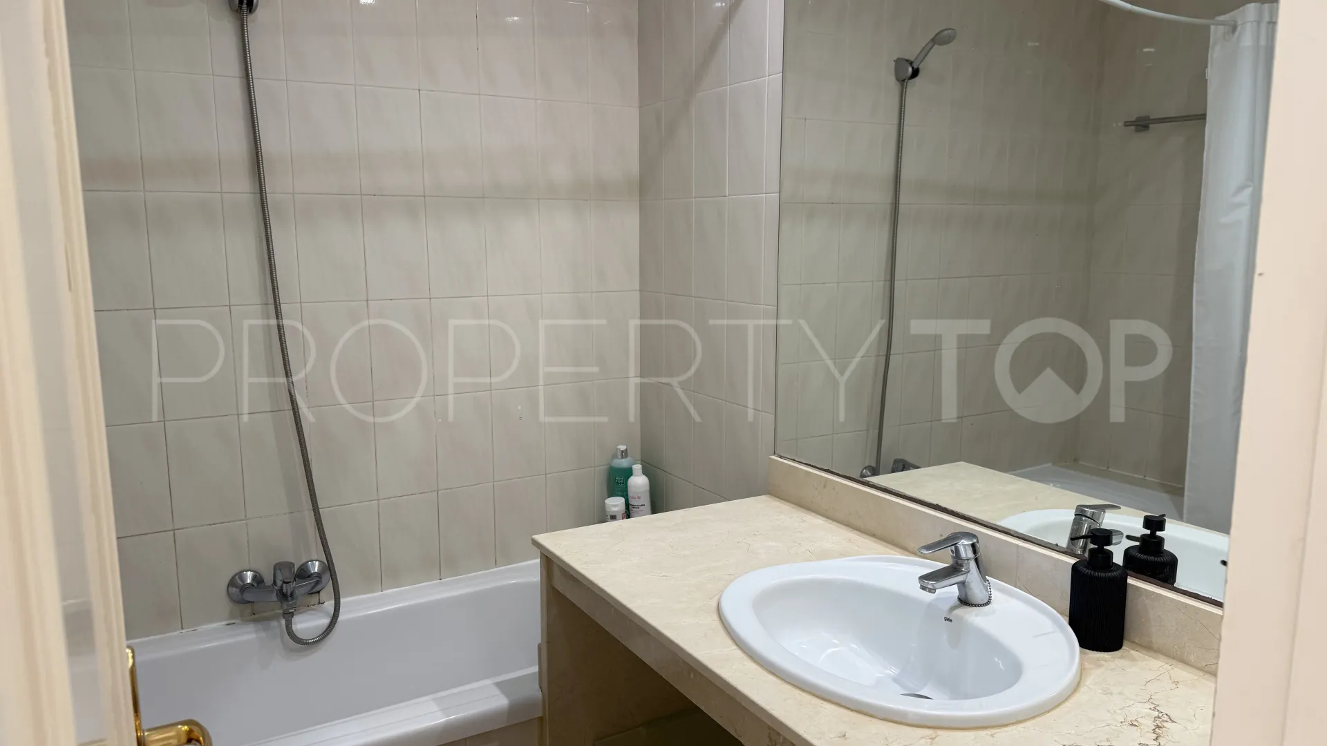For sale duplex penthouse in Aloha Gardens