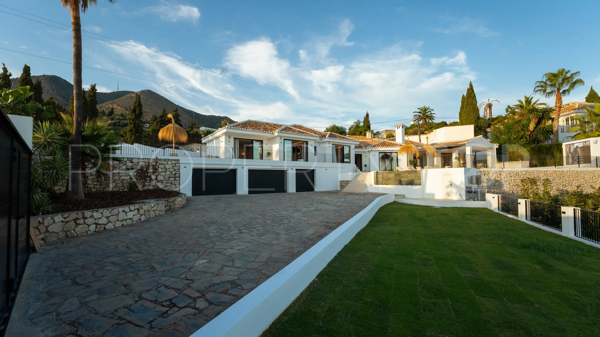 Se vende villa con 6 dormitorios en La Capellania