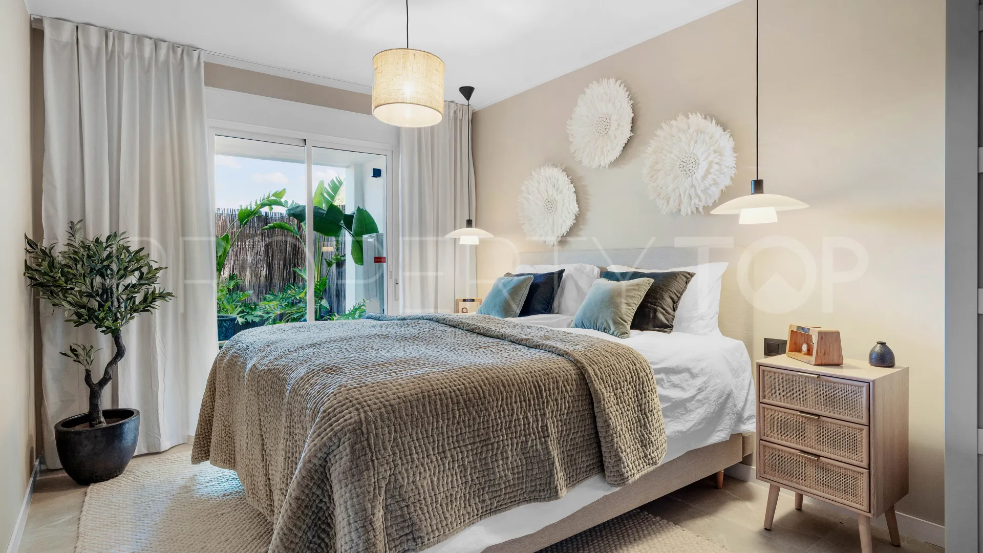 Se vende apartamento de 4 dormitorios en Jardines de Andalucia