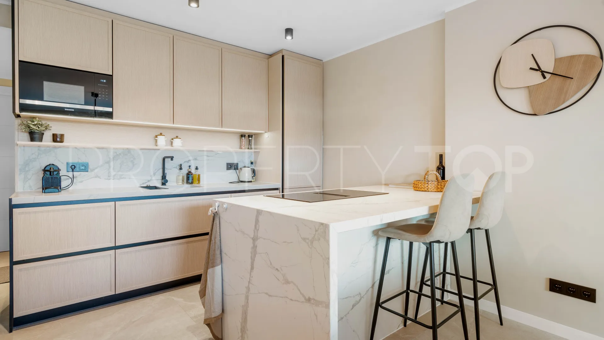 Se vende apartamento de 4 dormitorios en Jardines de Andalucia