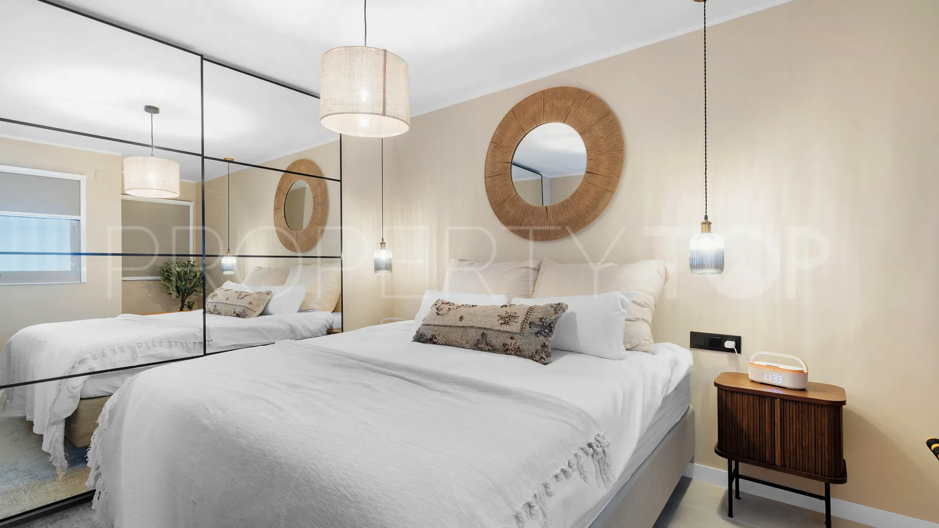 Se vende apartamento de 4 dormitorios en Jardines de Andalucia