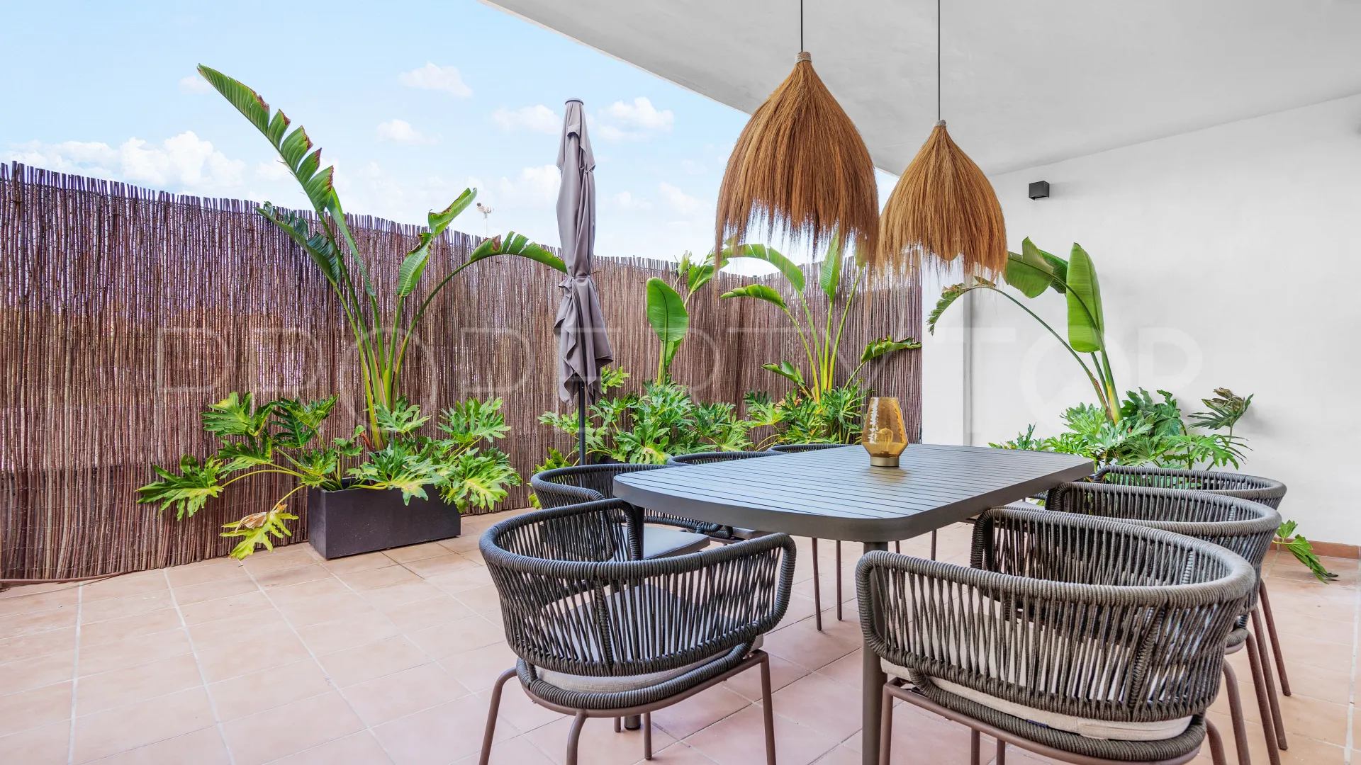 Se vende apartamento de 4 dormitorios en Jardines de Andalucia