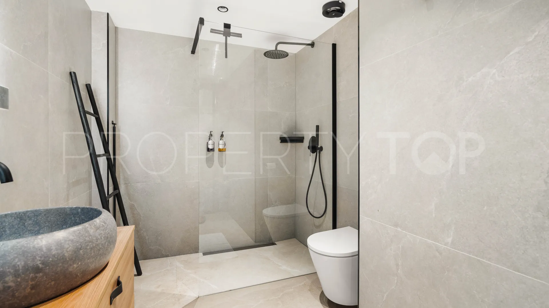 Se vende apartamento de 4 dormitorios en Jardines de Andalucia