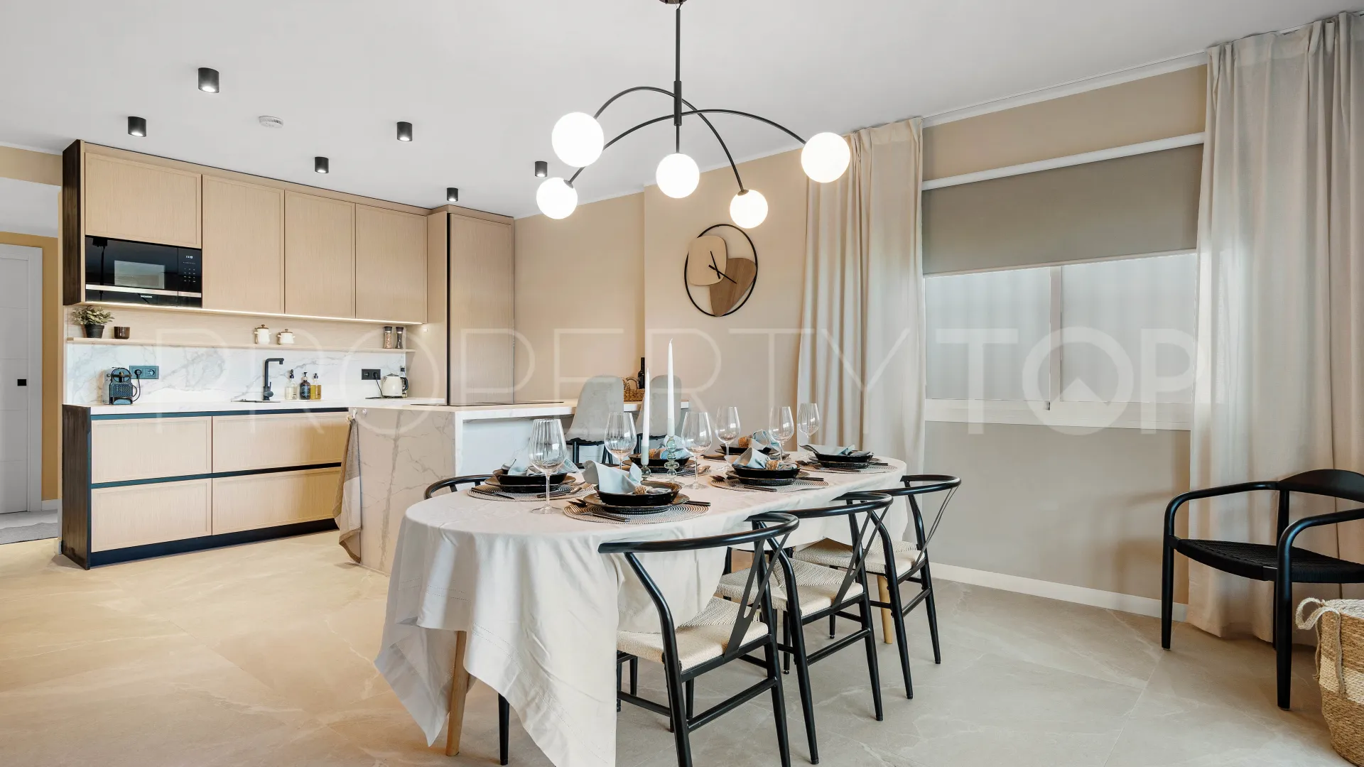 Se vende apartamento de 4 dormitorios en Jardines de Andalucia