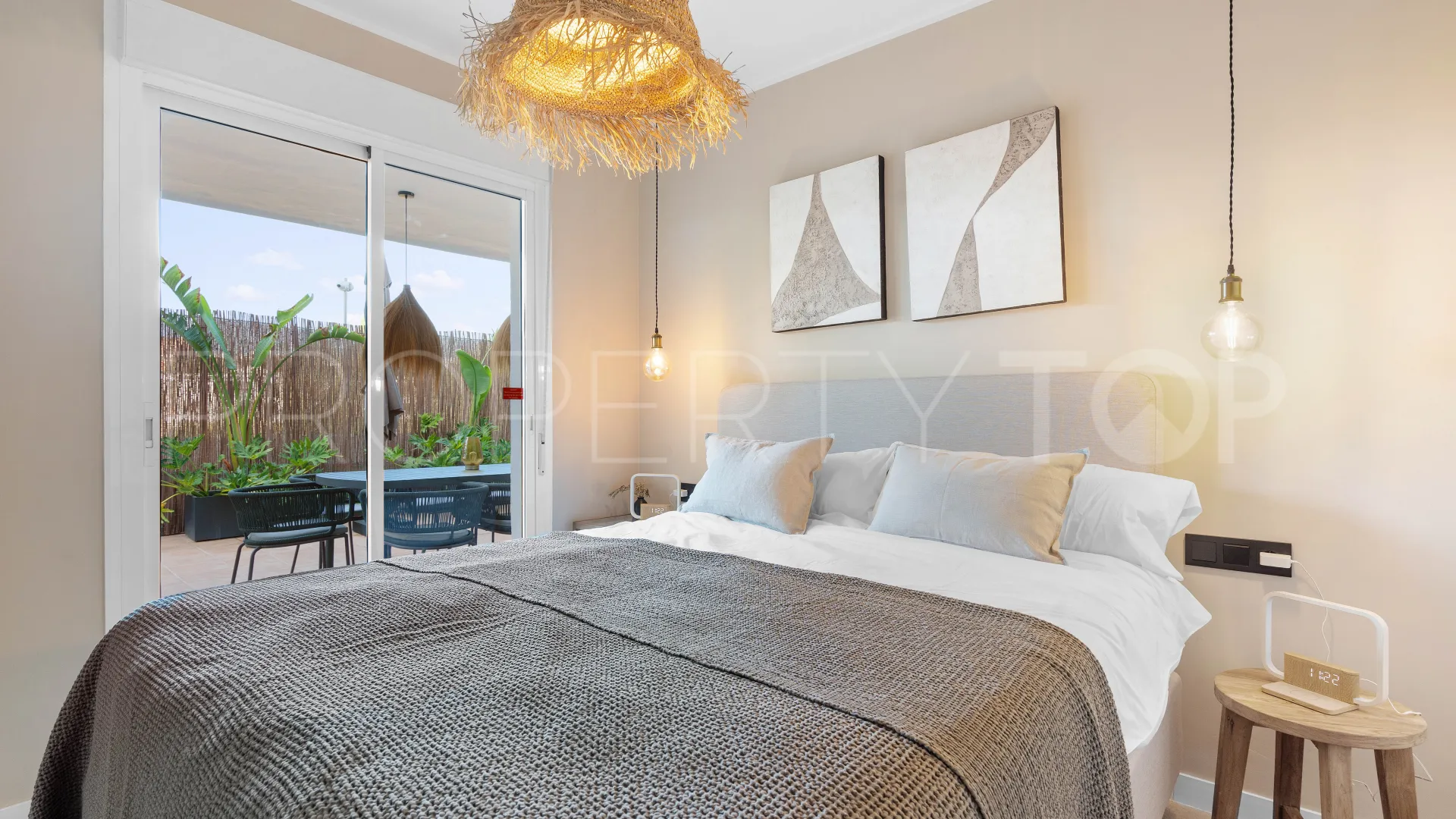 Se vende apartamento de 4 dormitorios en Jardines de Andalucia