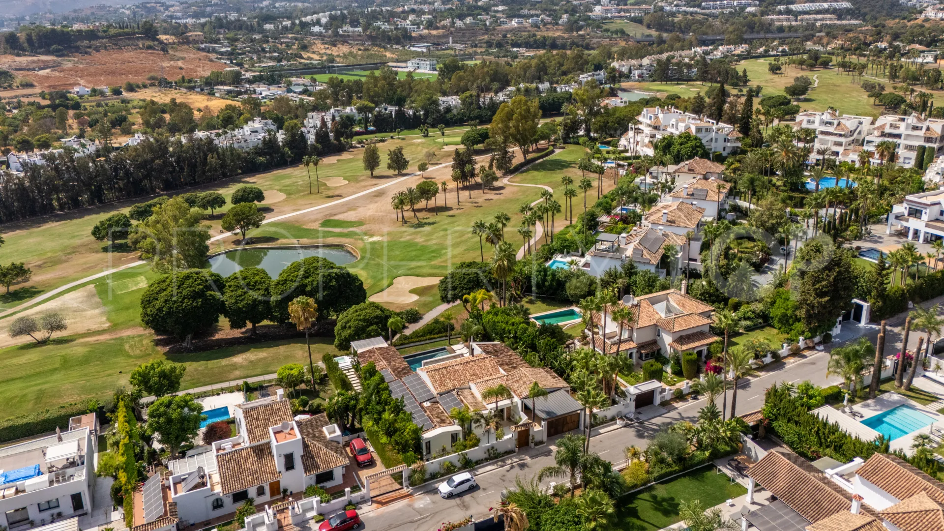 Nueva Andalucia, villa de 5 dormitorios en venta