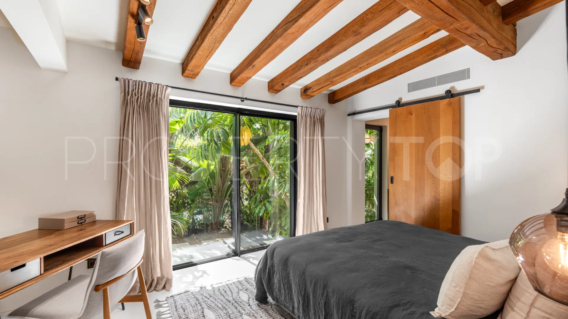 Nueva Andalucia, villa de 5 dormitorios en venta