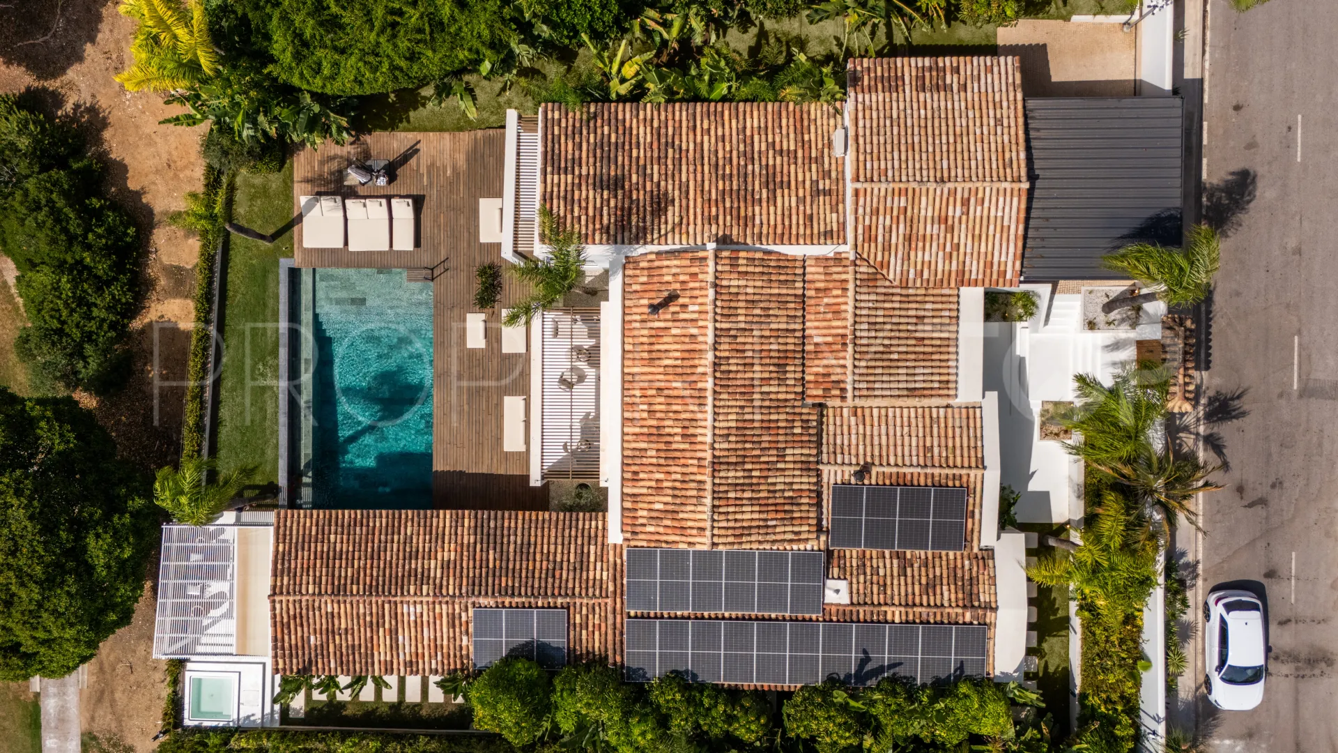 Nueva Andalucia, villa de 5 dormitorios en venta