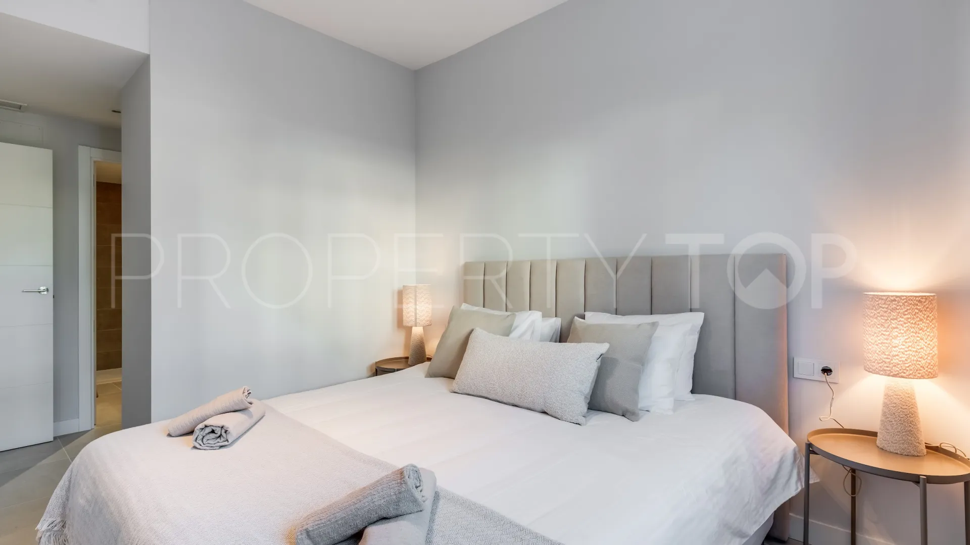 For sale 2 bedrooms ground floor apartment in Estepona
