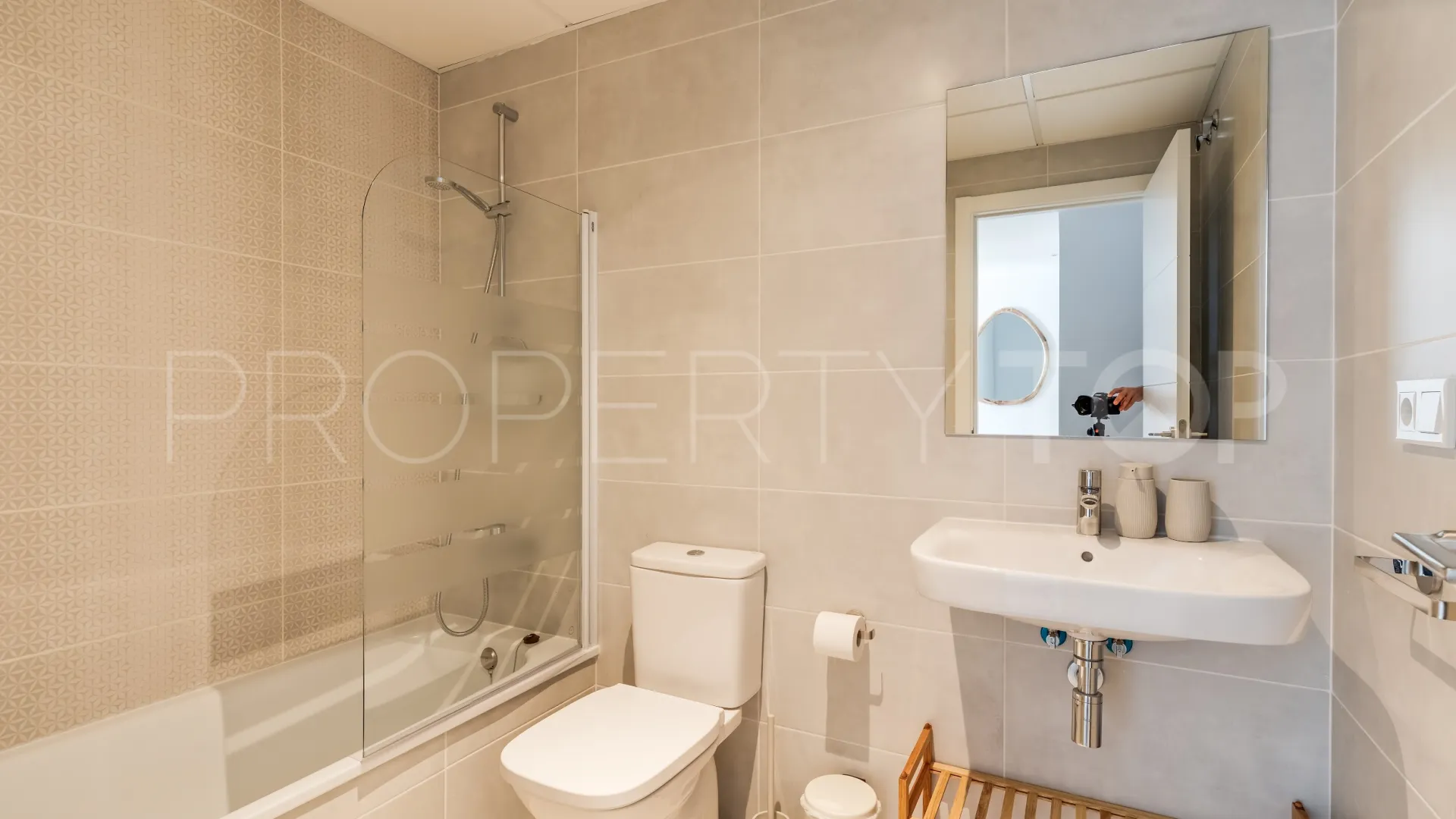 For sale 2 bedrooms ground floor apartment in Estepona