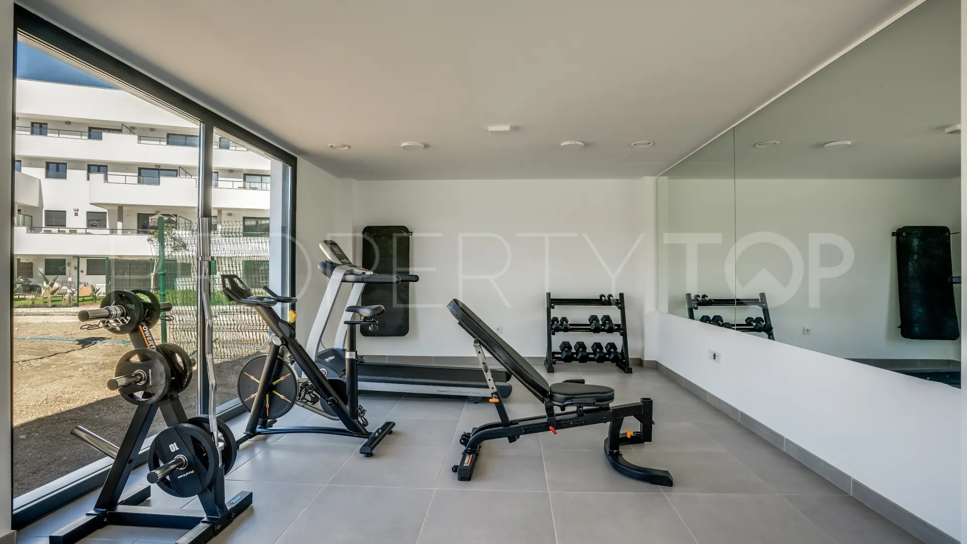 For sale 2 bedrooms ground floor apartment in Estepona